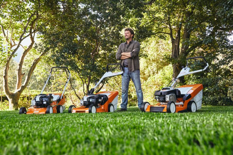 Как выбрать бензиновую газонокосилку STIHL для большого участка